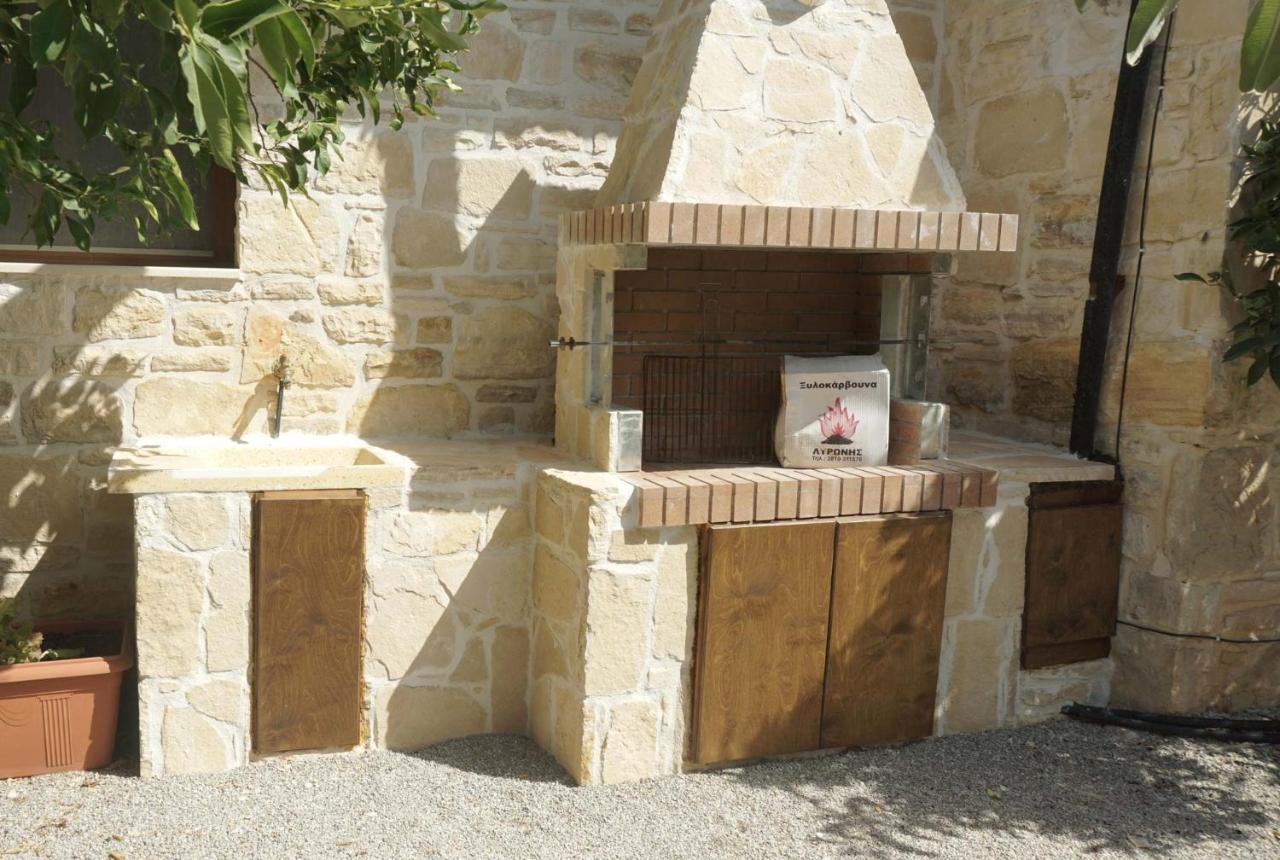 Villa Aspasia With Private Jacuzzi - Oasis Resort Kokkinos Pirgos Esterno foto