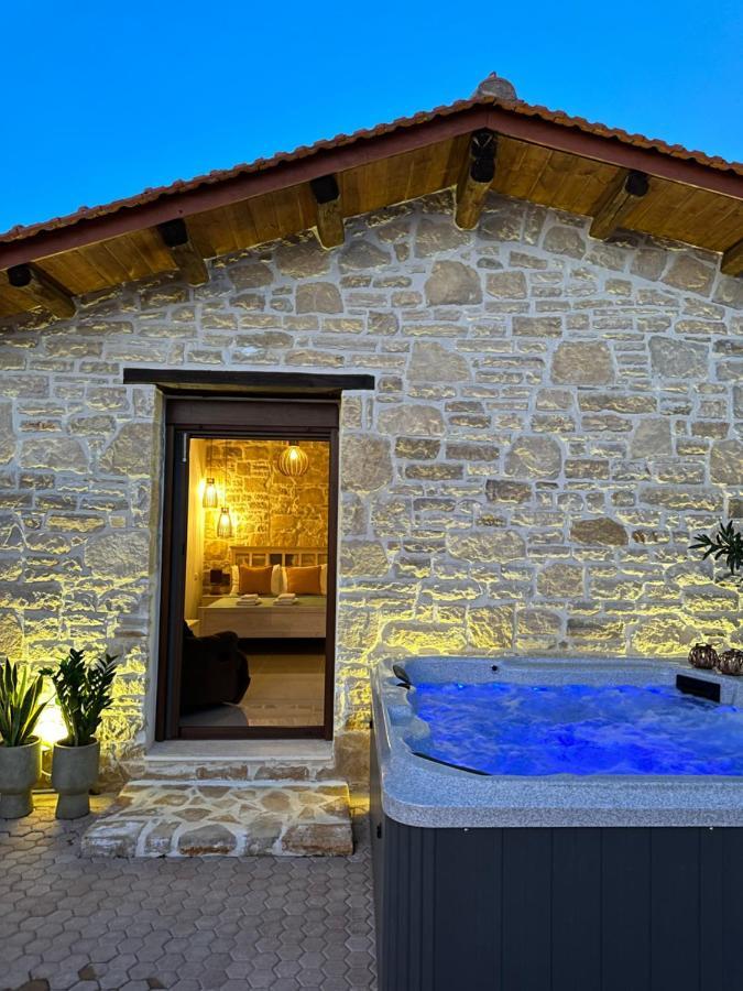 Villa Aspasia With Private Jacuzzi - Oasis Resort Kokkinos Pirgos Esterno foto