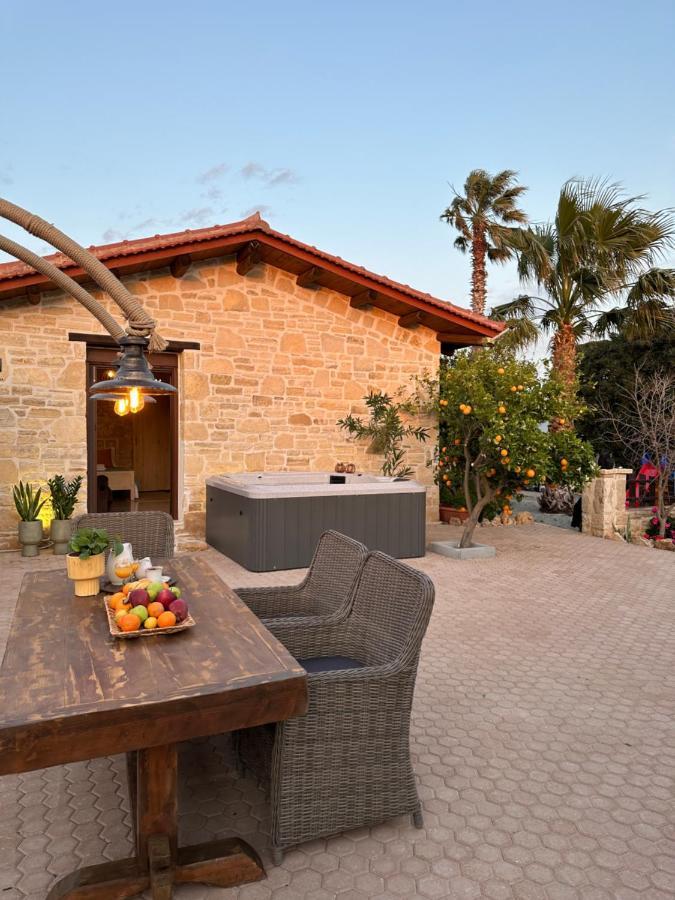 Villa Aspasia With Private Jacuzzi - Oasis Resort Kokkinos Pirgos Esterno foto