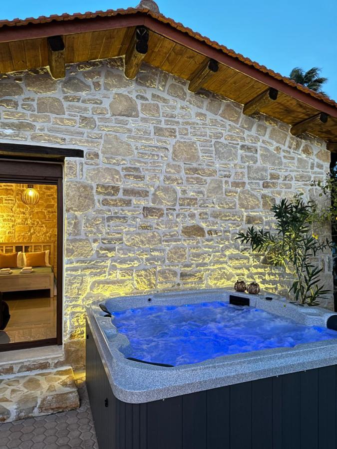 Villa Aspasia With Private Jacuzzi - Oasis Resort Kokkinos Pirgos Esterno foto