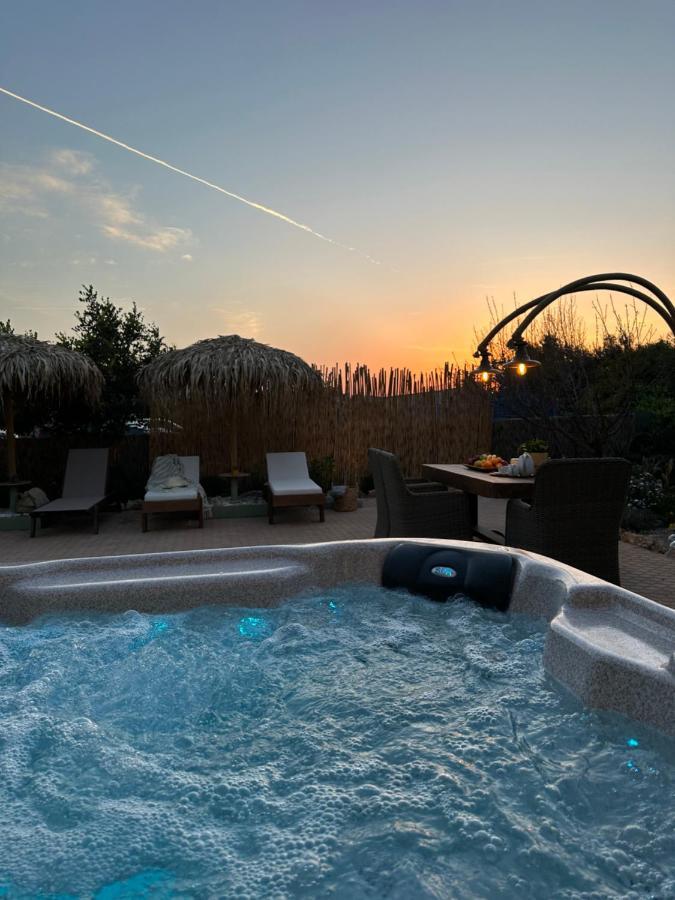 Villa Aspasia With Private Jacuzzi - Oasis Resort Kokkinos Pirgos Esterno foto