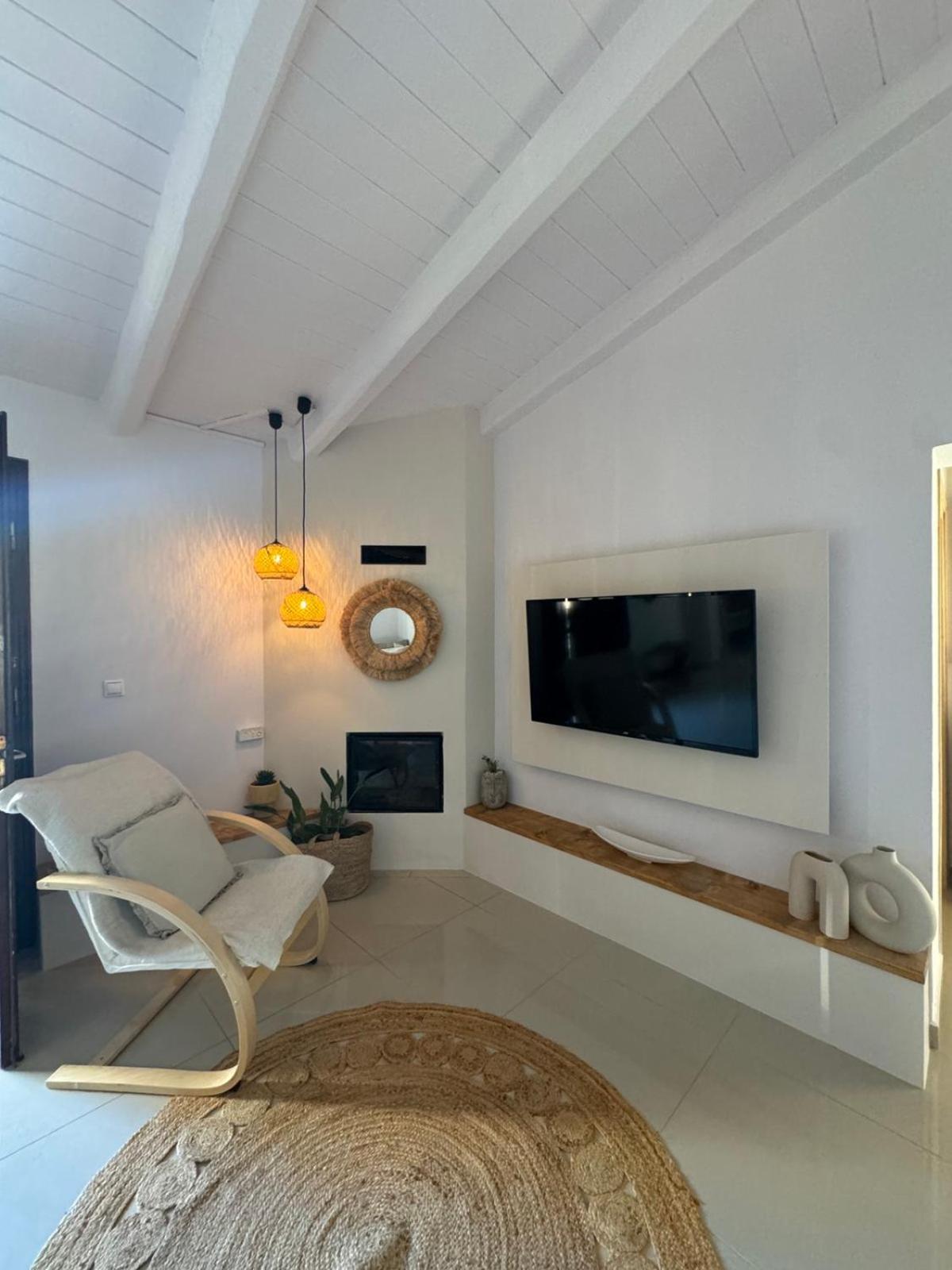 Villa Aspasia With Private Jacuzzi - Oasis Resort Kokkinos Pirgos Esterno foto