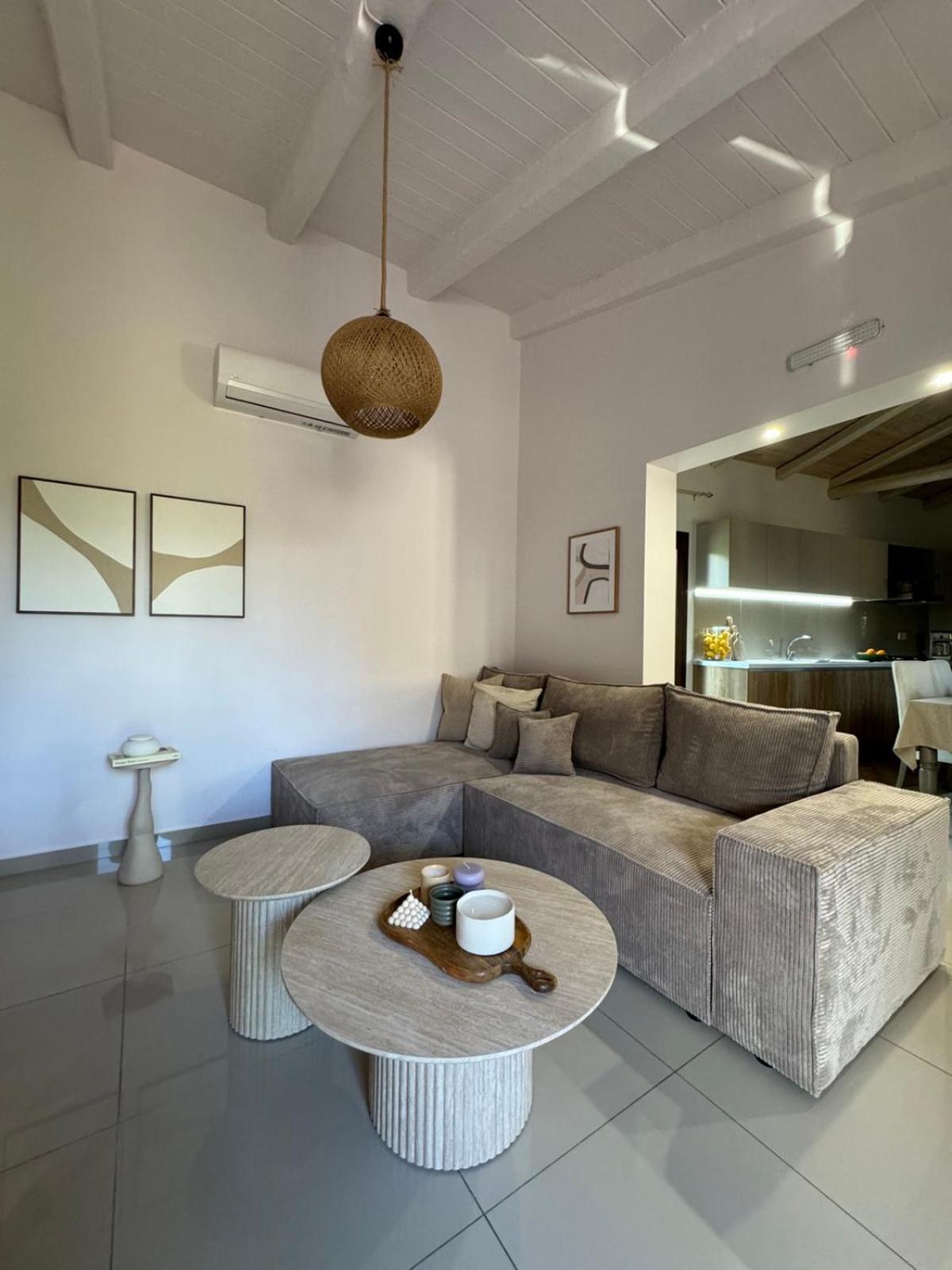 Villa Aspasia With Private Jacuzzi - Oasis Resort Kokkinos Pirgos Esterno foto